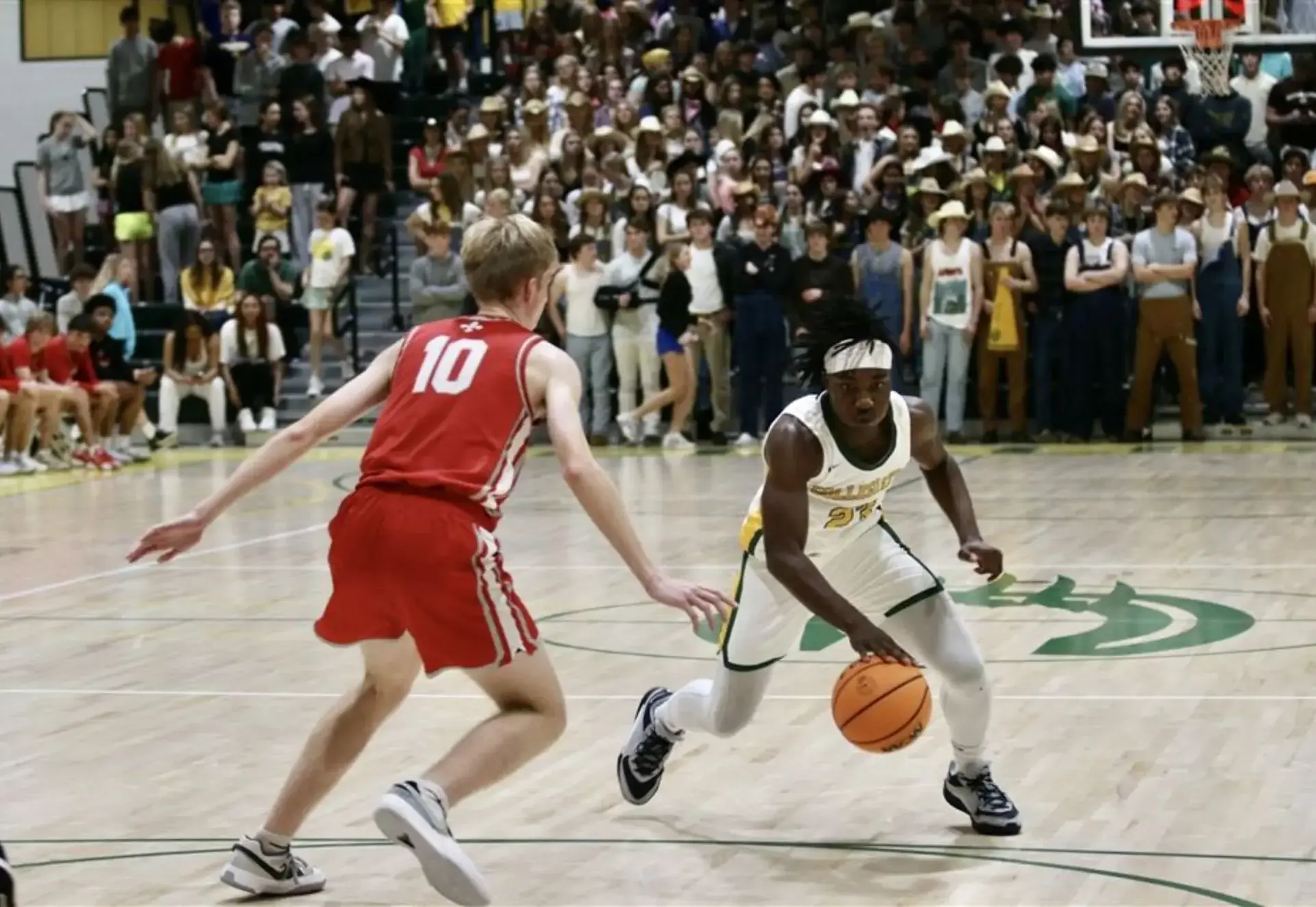Xay playing in a basketball tournament